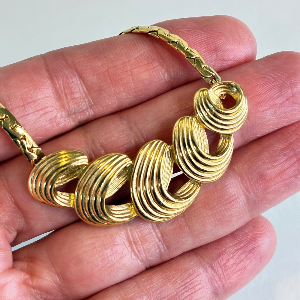 Avon Vintage Necklace Gold Tone Textured Ribbed Bib Statement Retro 19"